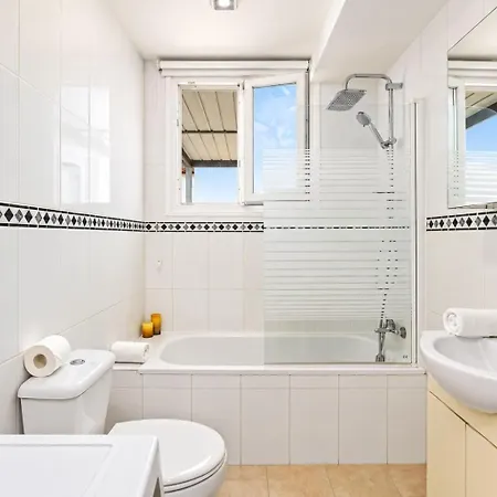2br With Pool - Aphordite By Premier דירה *